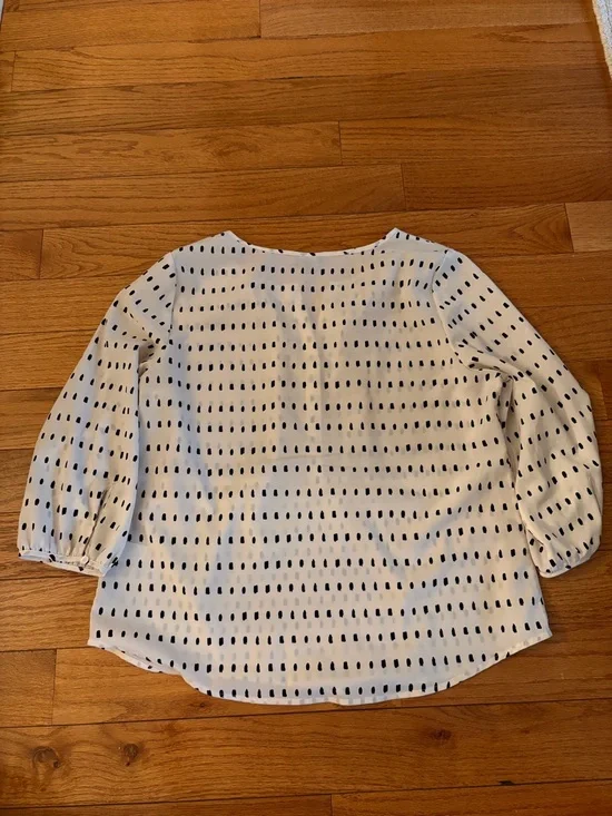 Talbots Petites Women's White and Black Patterned V-Neck Blouse - Picture 6 of 12